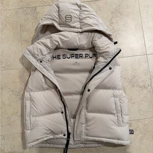 Aritzia The Super Puff Shorty Vest